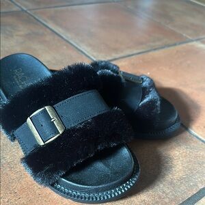 RACHEL Rachel Roy Black Furry Slide Sandals